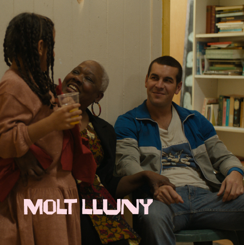 Molt lluny 500x500